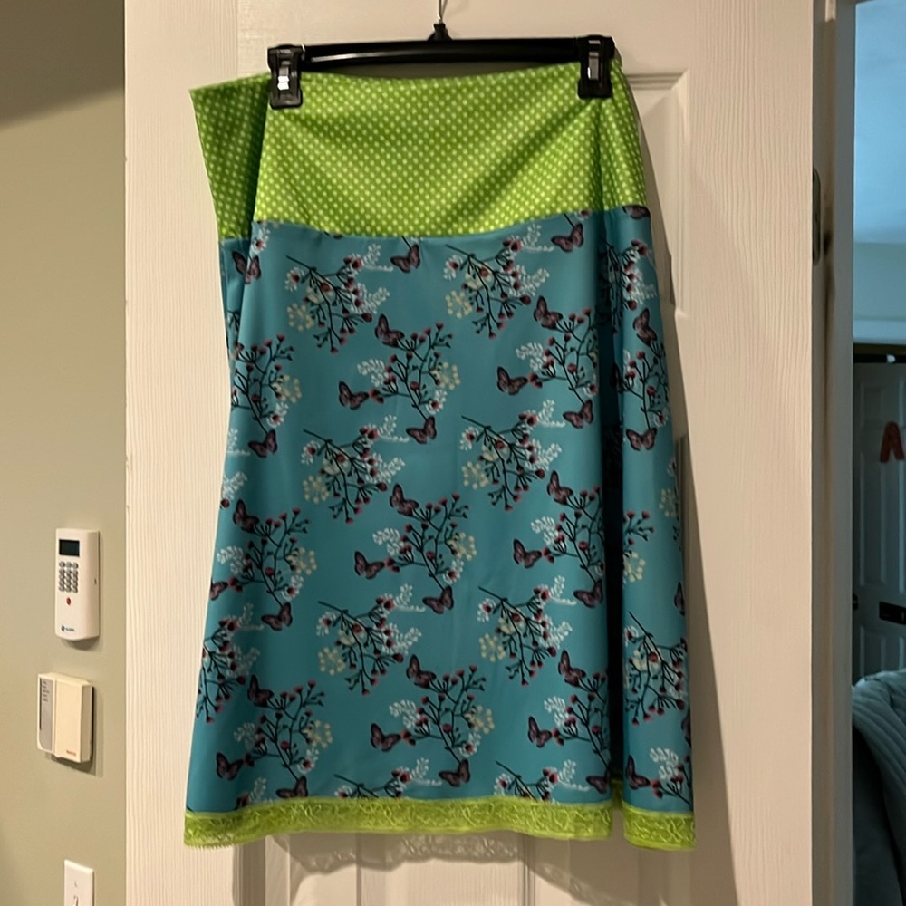 Feminine soft skirt!